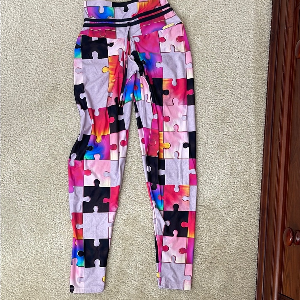Brazilian scrunch in the back Pink and Black Leggings